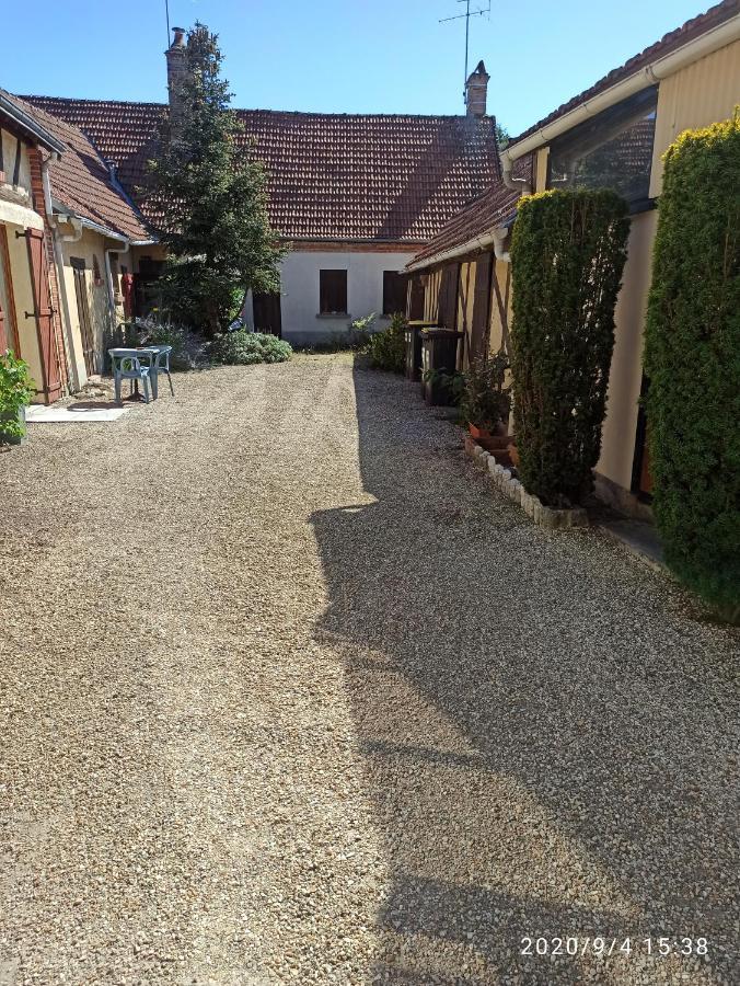 Agreable Studio Dans Le Centre Historique La Ferté-Saint-Aubin Exterior foto